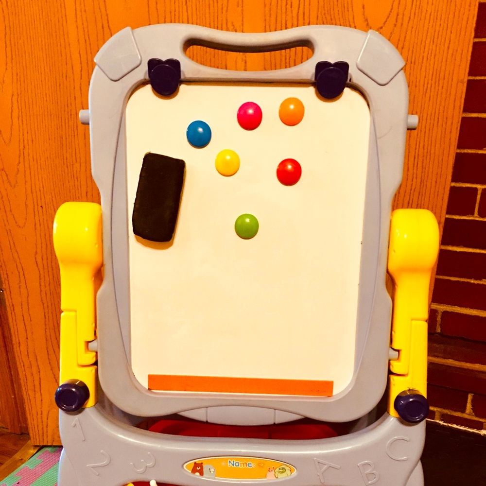 Kids easel and chalkboard